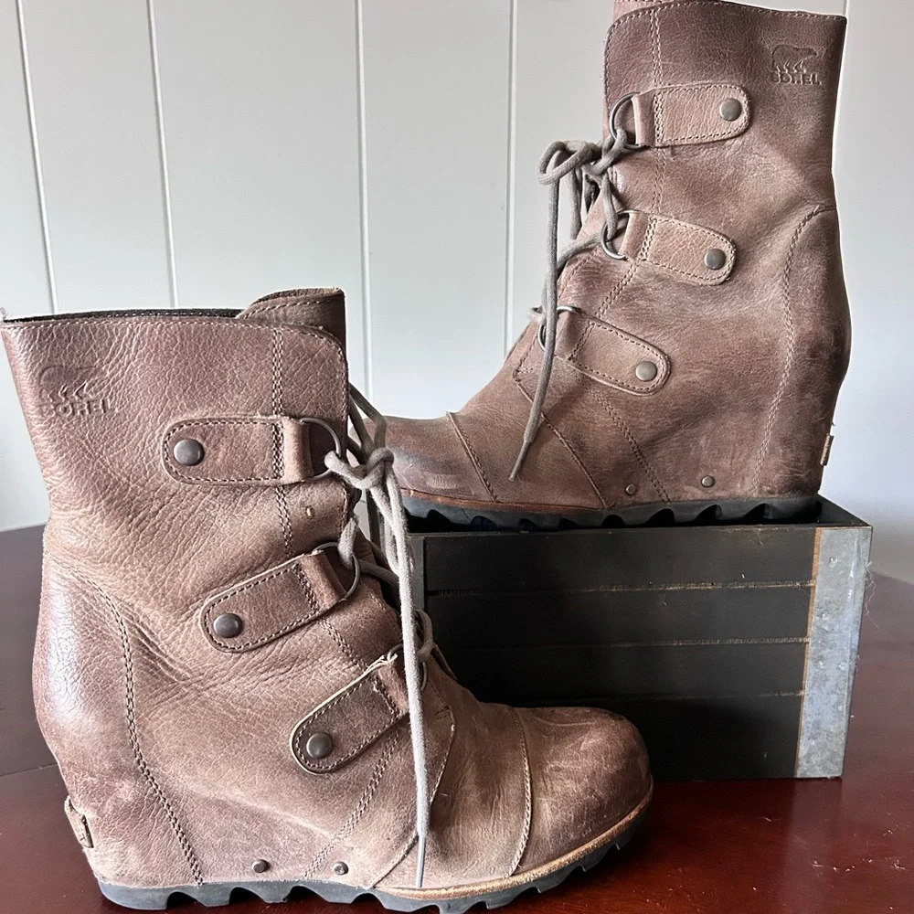 Sorel Women's Joan of Arctic Wedge Mid Size 9 - Picture 1 of 3
